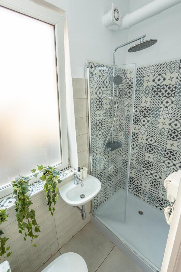 First Hostel Bucur 21 Букурещ Екстериор снимка