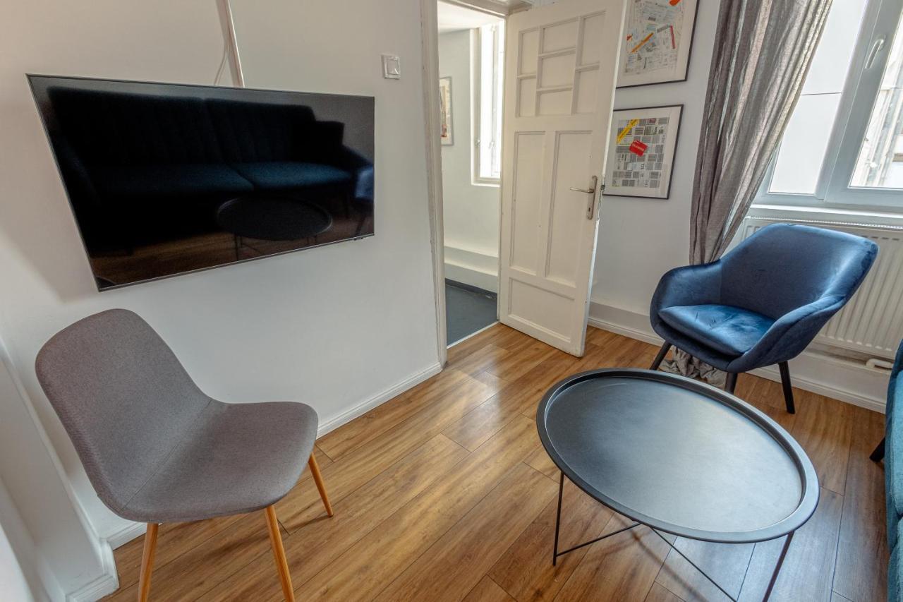 First Hostel Bucur 21 Букурещ Екстериор снимка