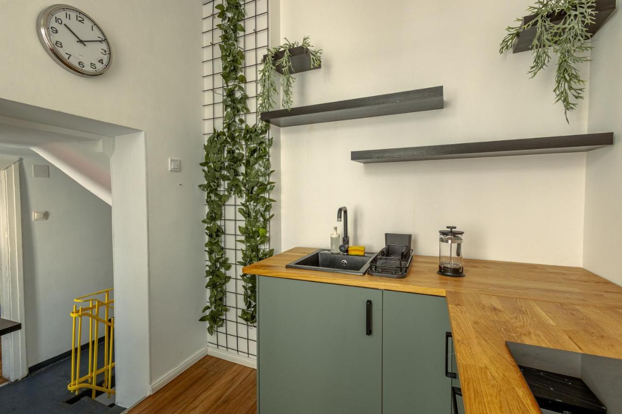 First Hostel Bucur 21 Букурещ Екстериор снимка