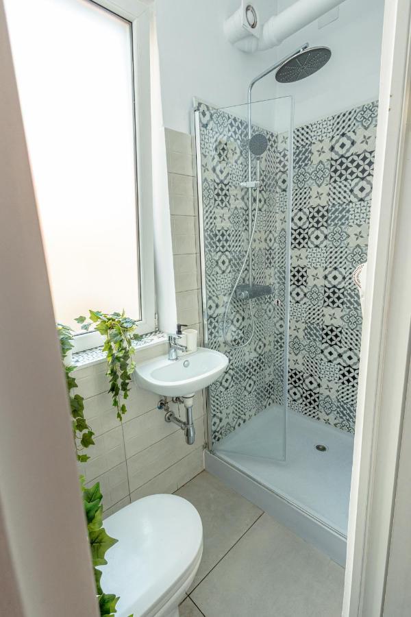 First Hostel Bucur 21 Букурещ Екстериор снимка