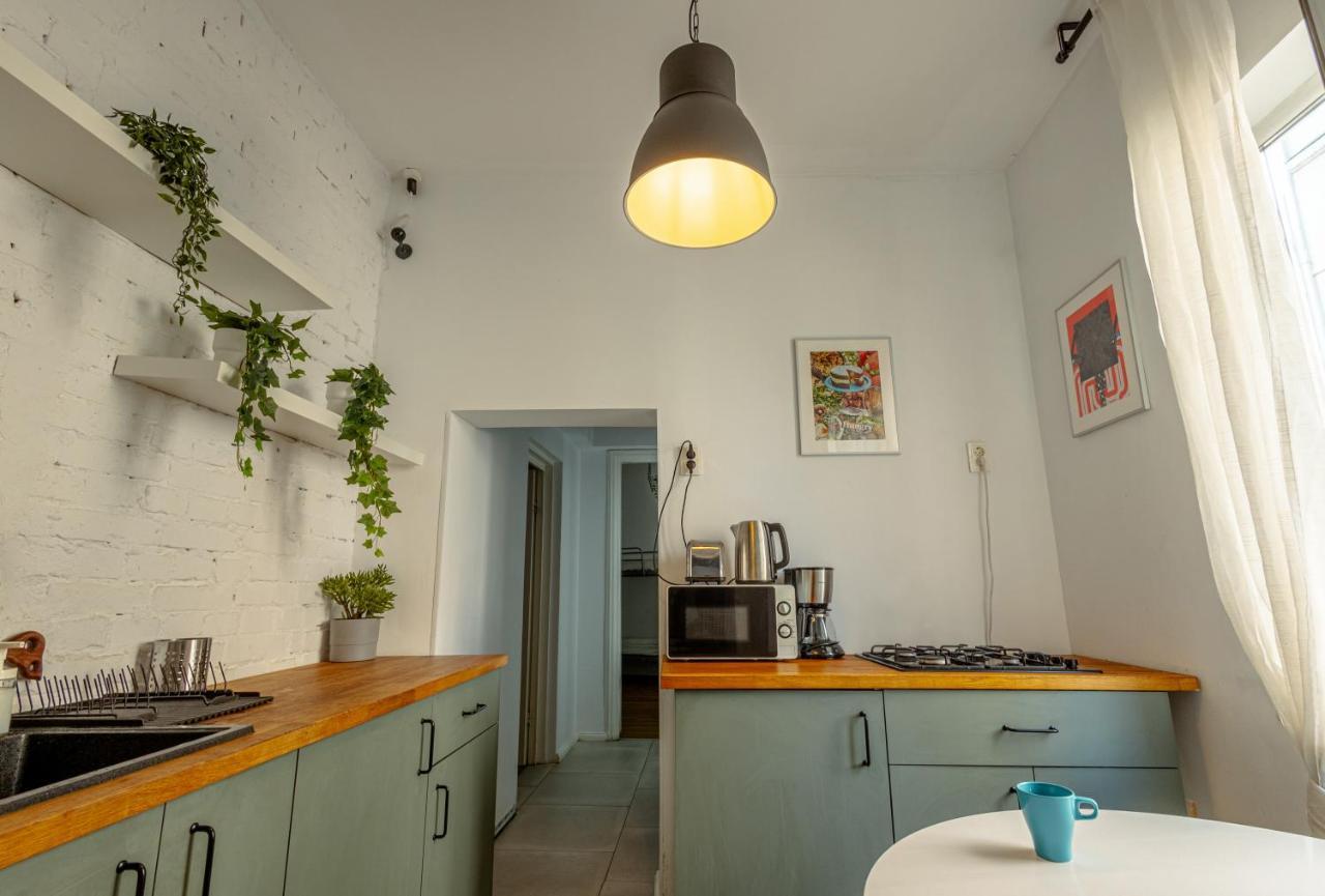 First Hostel Bucur 21 Букурещ Екстериор снимка