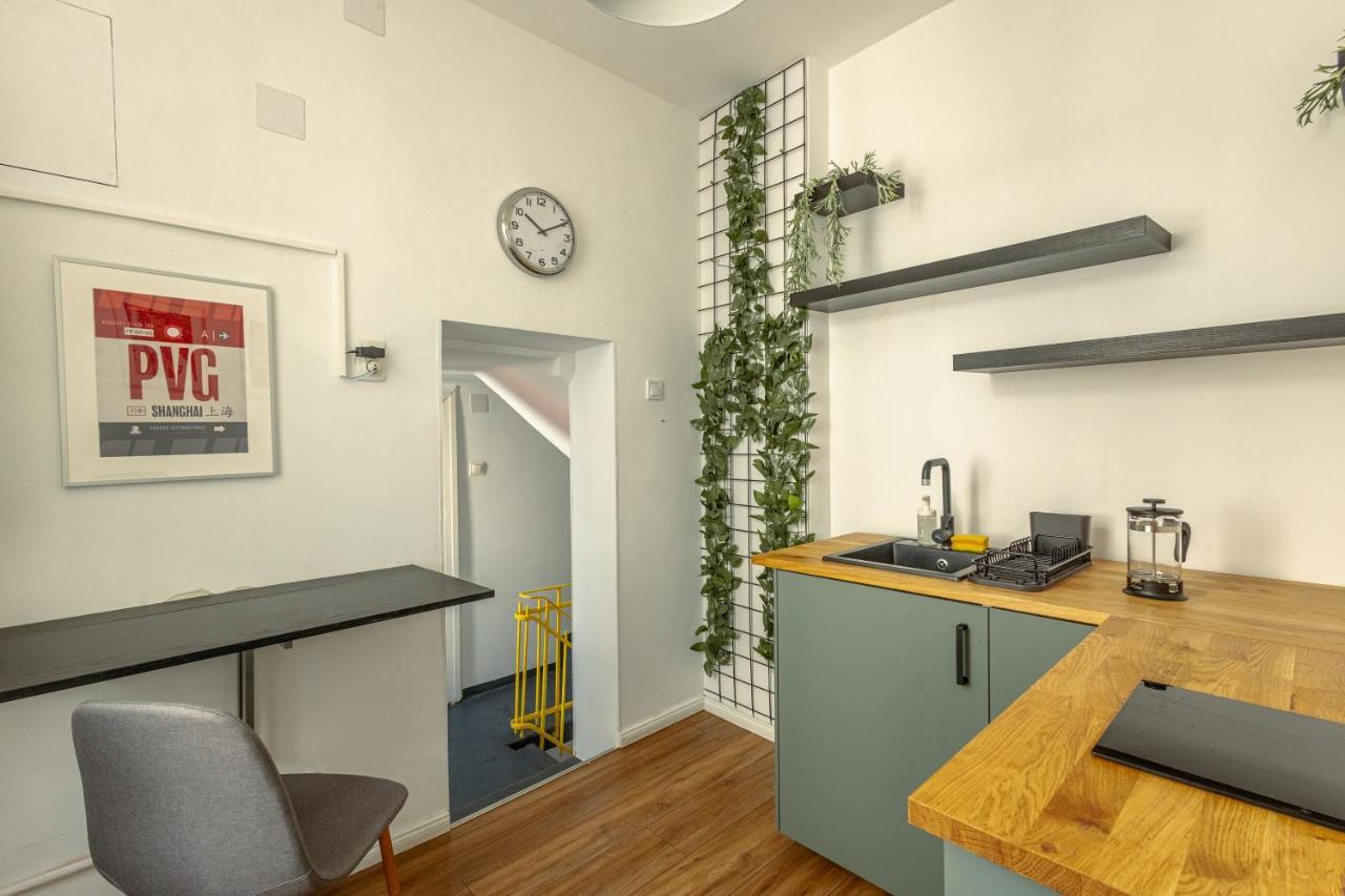 First Hostel Bucur 21 Букурещ Екстериор снимка